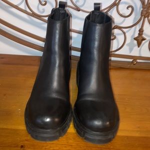 10M Black Leather Steve Madden Boot